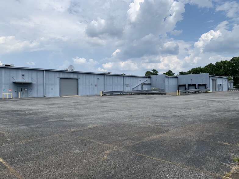 More Photos Of 2800 S MacArthur Dr, Alexandria Light Distribution For Lease