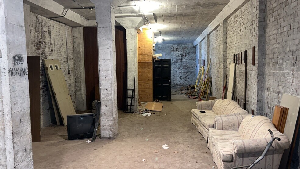 More Photos Of 507 4th St, Springfield Self Storage For Sale