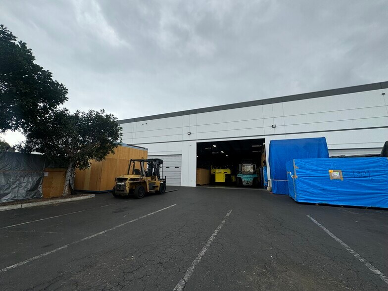 More Photos Of 2828 Junipero Ave, Signal Hill Distribution For Lease