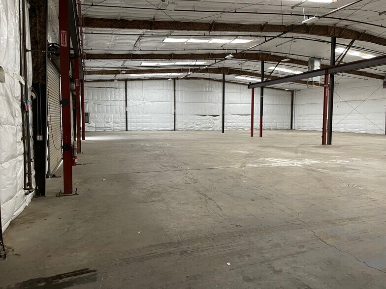 More Photos Of 4201 Armour Ave, Bakersfield Showroom For Lease