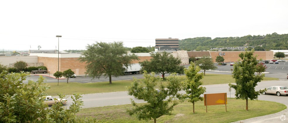 More Photos Of 200 Sidney Baker St S, Kerrville Unknown For Lease