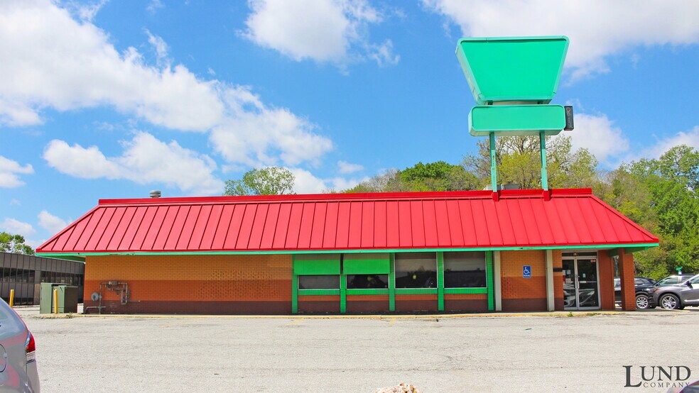 Primary Photo Of 7255 Cedar St, Omaha Restaurant For Sale