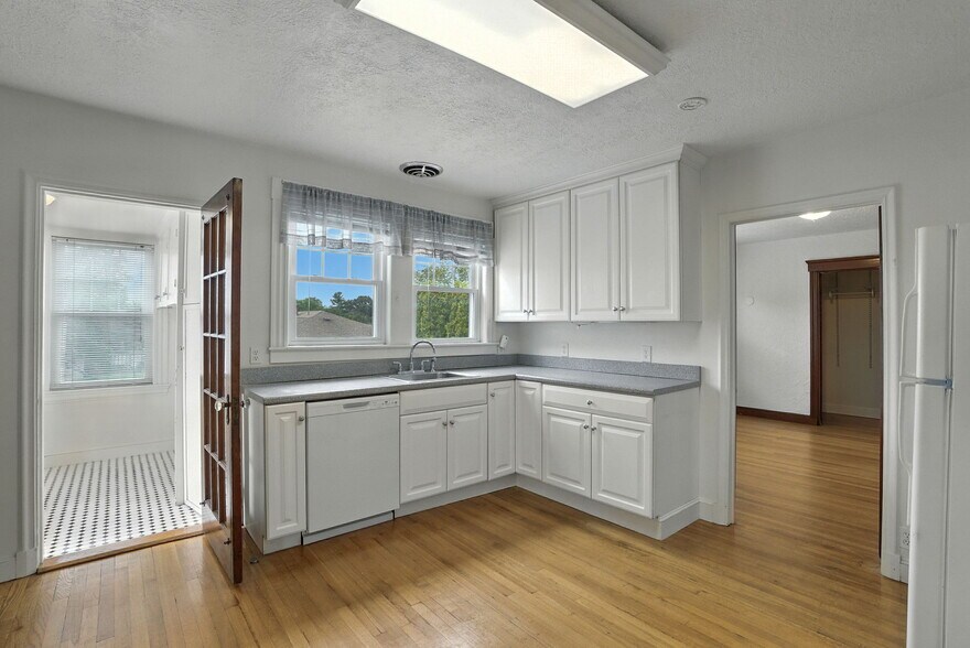 More Photos Of 177-179 Massachusetts Ave, North Andover Apartments For Sale