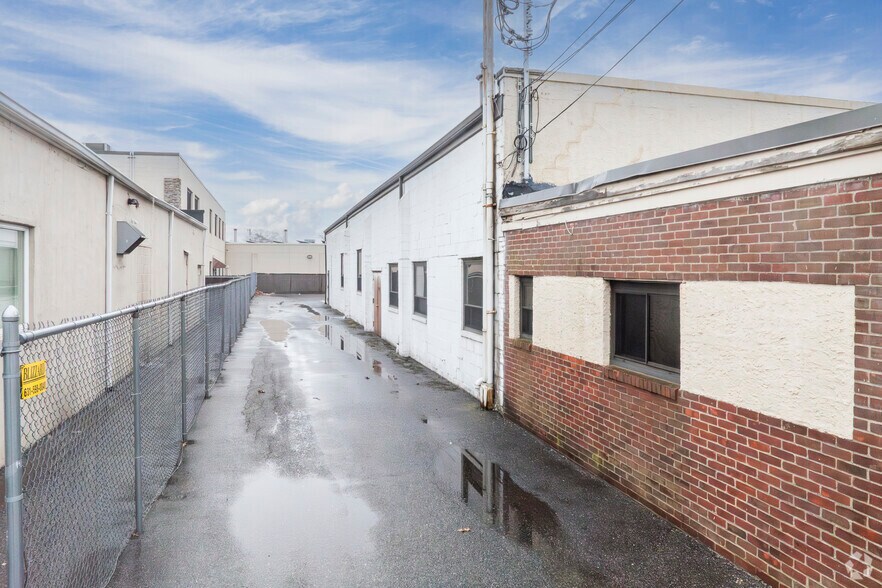 More Photos Of 409 Bayview Ave, Amityville Warehouse For Sale