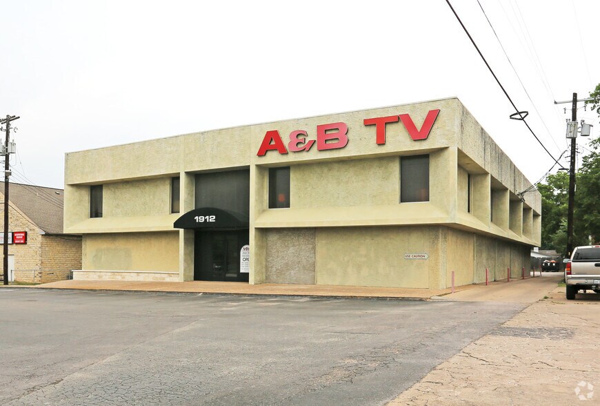 More Photos Of 1912 W Anderson Ln, Austin Loft Creative Space For Sale