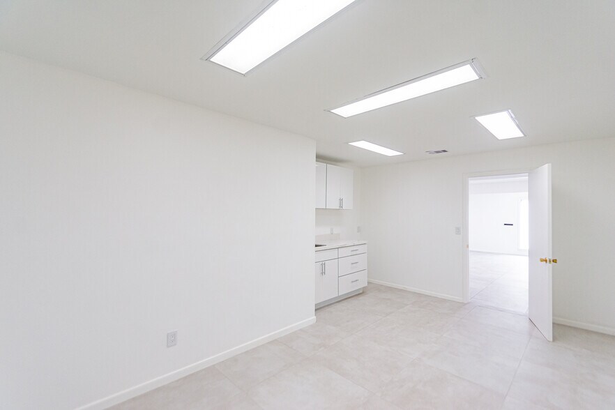 More Photos Of 5904 Dolores St, Houston Office For Lease