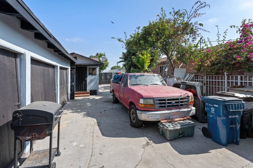 More Photos Of 1526 E 77th Pl, Los Angeles Multifamily For Sale