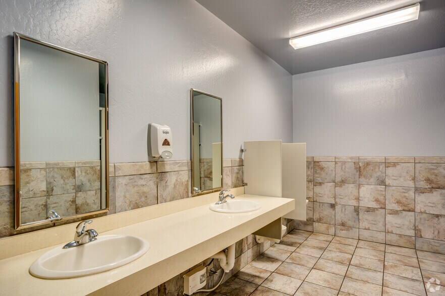 More Photos Of 711 E Carefree Hwy, Phoenix Unknown For Lease