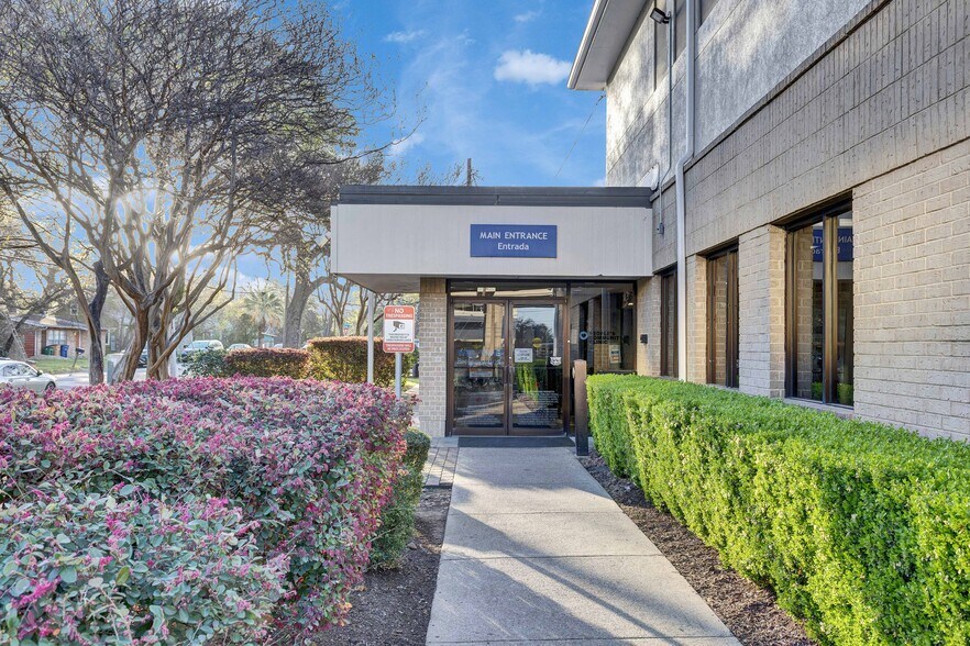 More Photos Of 2909 I-35, Austin Medical For Lease