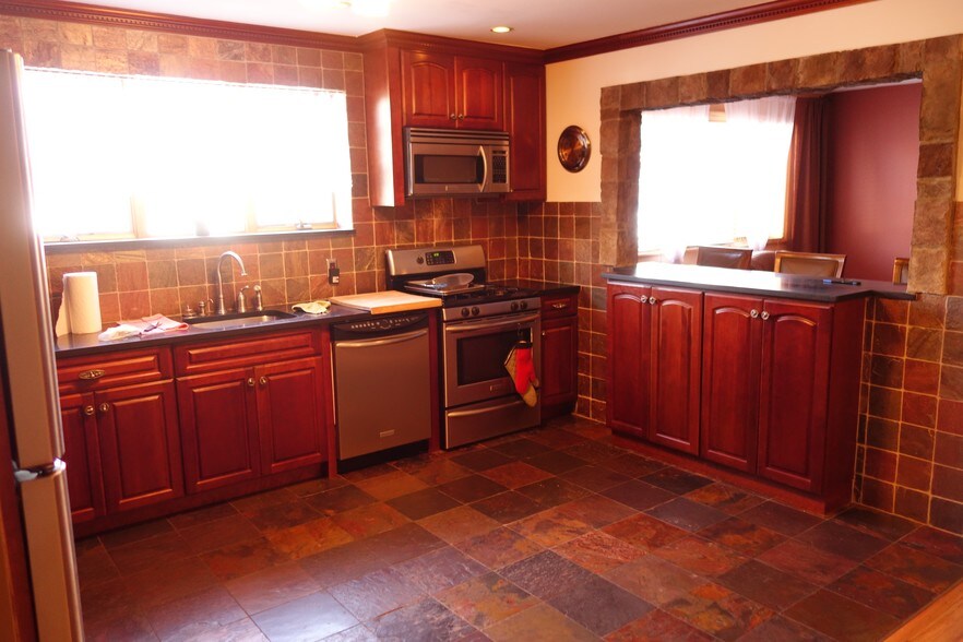 More Photos Of 70-10 Eliot Ave, Flushing Apartments For Sale