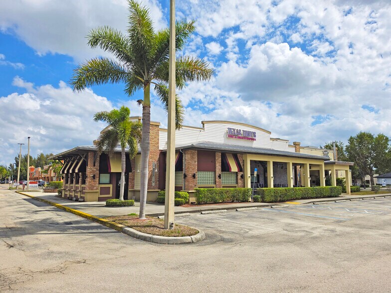 More Photos Of 738 SW Pine Island Rd, Cape Coral Restaurant For Lease