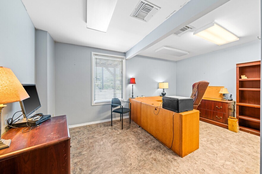 More Photos Of 2125 Sidney Baker St, Kerrville Storefront Retail Office For Sale