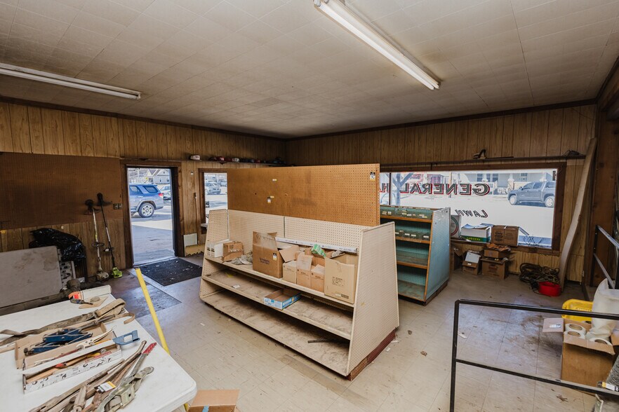 More Photos Of 410 N Commercial Ave, Sedgwick Storefront For Sale