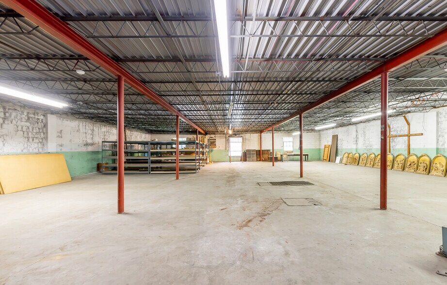 More Photos Of 927 E Madison St, Louisville Warehouse For Sale