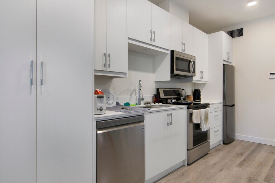 More Photos Of 124 Calgary Av, Penticton Apartments For Sale