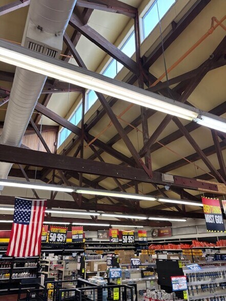 More Photos Of 2120 E Powell Blvd, Gresham General Retail For Sale