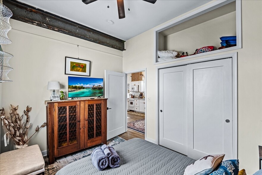 More Photos Of 10 Irving Ave N, Colonial Beach Apartments For Sale