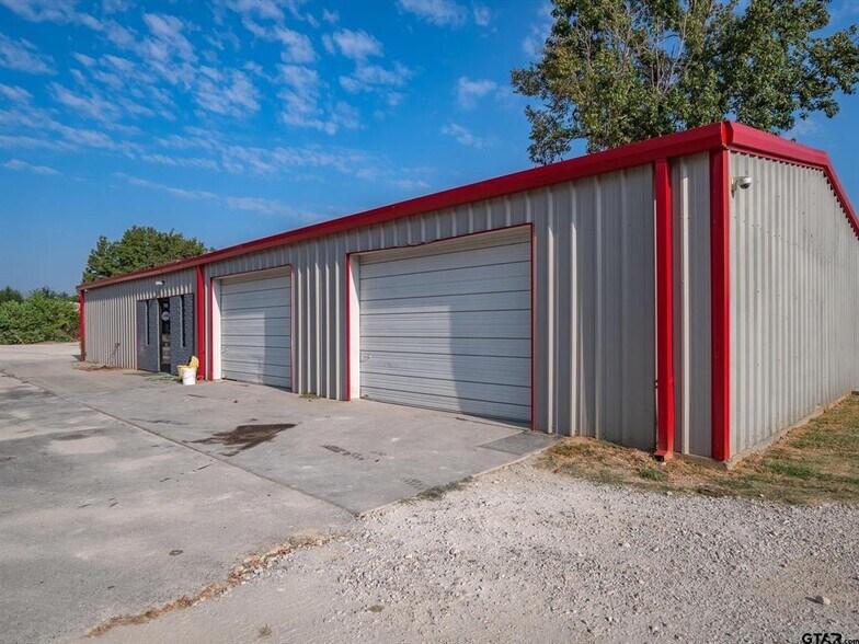 More Photos Of 702 Blackjack St, Winnsboro Flex For Sale