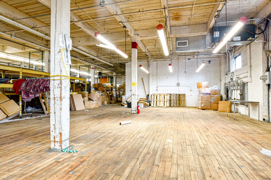 More Photos Of 2 Aspen Pl, Passaic Showroom For Lease