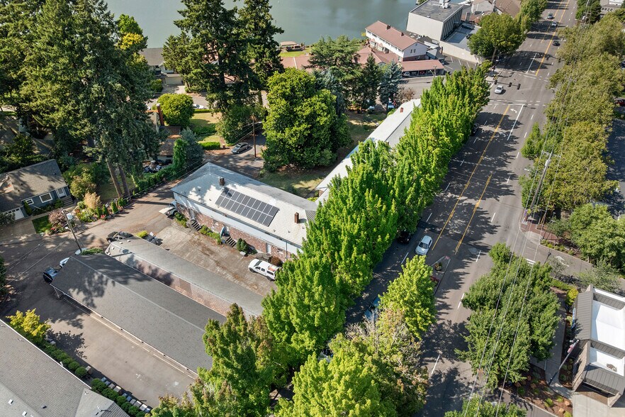 More Photos Of 50 Northshore Rd, Lake Oswego Apartments For Sale