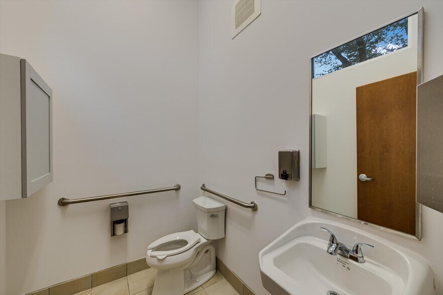 More Photos Of 15314 W State Highway 71, Bee Cave Office For Lease