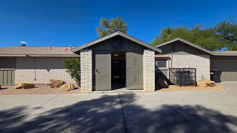 More Photos Of 3909 Vegas Dr, Las Vegas Office For Sale