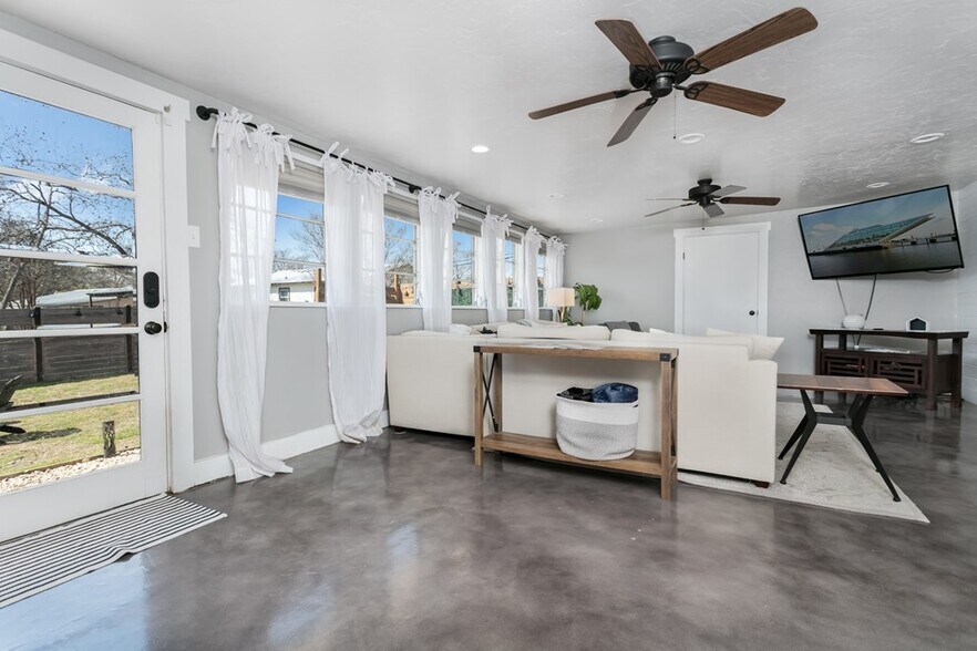 More Photos Of 333 W Burbank St, Fredericksburg Specialty For Sale