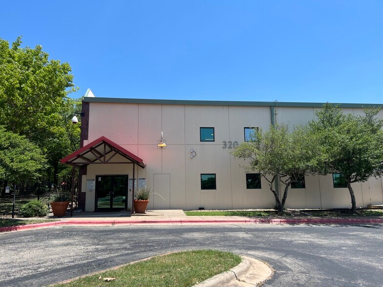 More Photos Of 7050 Burleson Rd, Austin Light Distribution For Sale