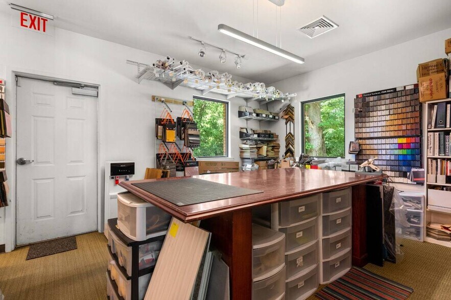 More Photos Of 400 Sugartree Ln, Franklin Office For Sale