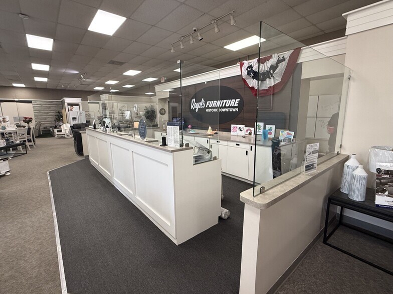 More Photos Of 21 Main St, Titusville General Retail For Sale