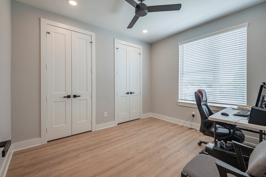 More Photos Of 1423 N Carroll Ave, Dallas Apartments For Sale