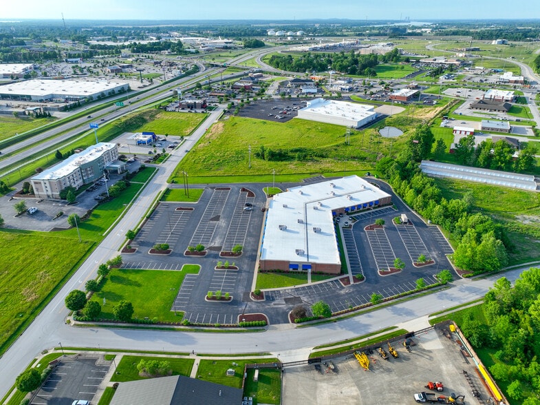 More Photos Of 3151 Highland Pointe Dr, Owensboro Showroom For Lease