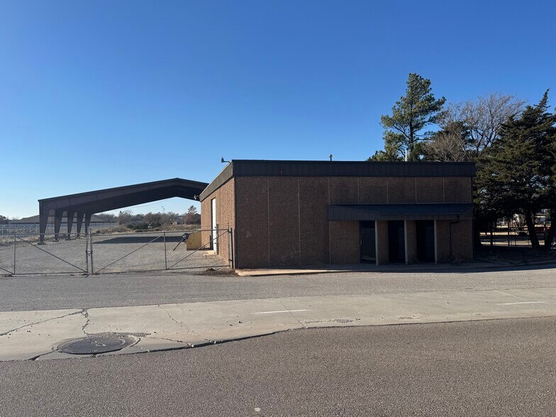 More Photos Of 1709 N Airport Rd, Weatherford Warehouse For Sale