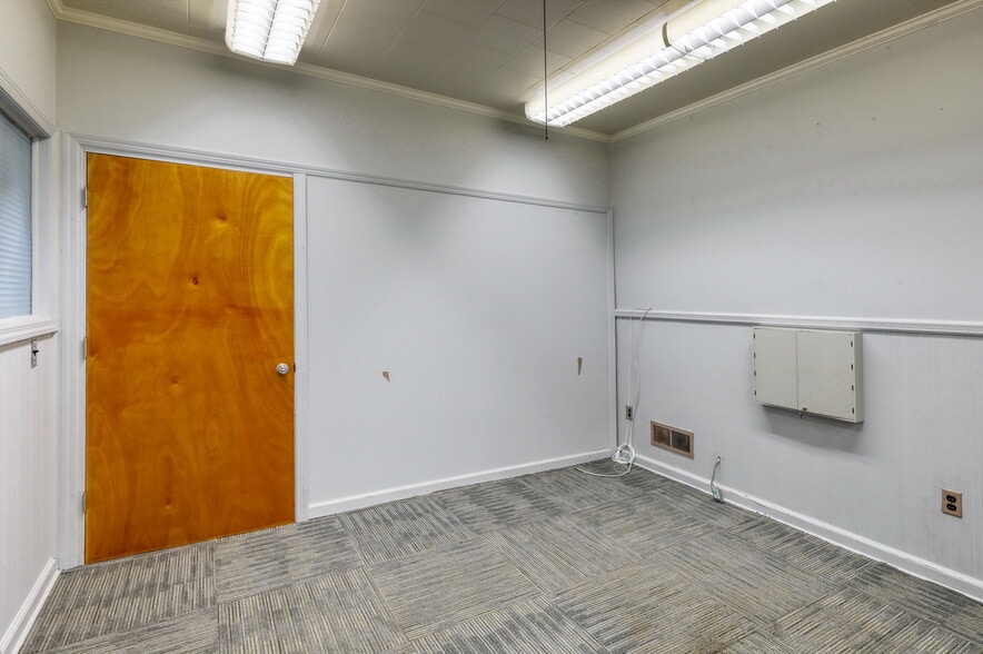 More Photos Of 845 Bloomfield Ave, Clifton Manufacturing For Lease