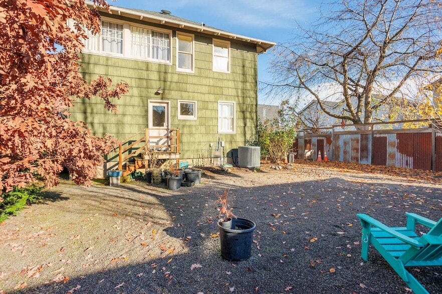 More Photos Of 510 NE Dekum St, Portland Office For Sale