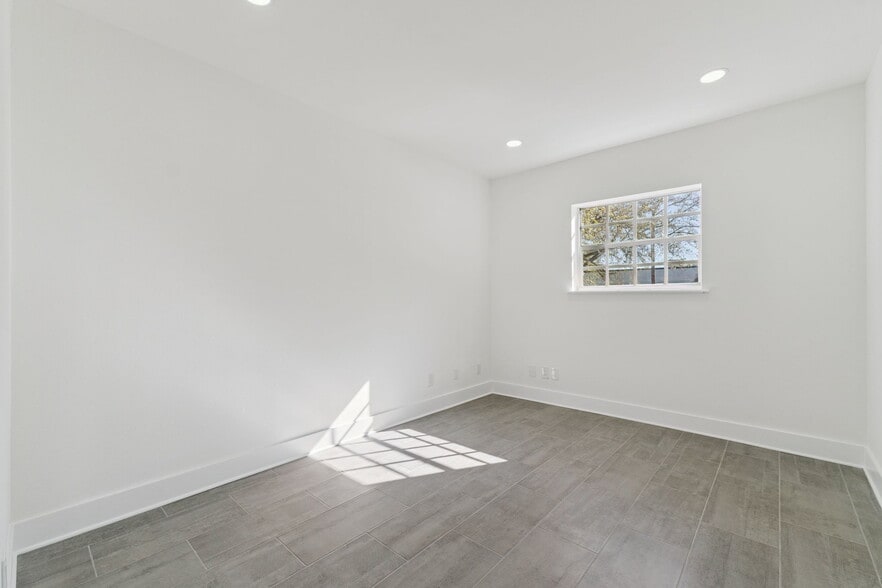 More Photos Of 557 W Plant St, Winter Garden Office For Sale