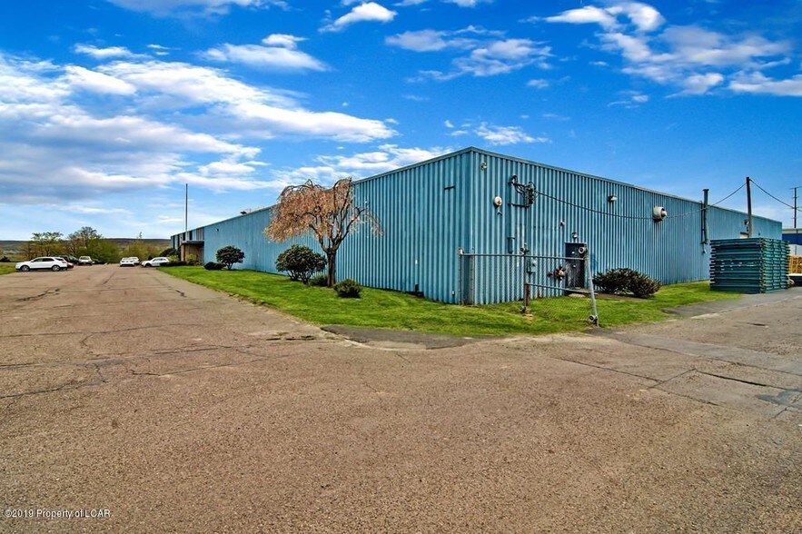 More Photos Of 220 Oak Hill Rd, Mountain Top Distribution For Sale