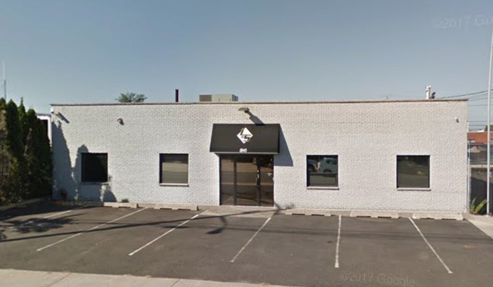 More Photos Of 84 Toledo St, Farmingdale Warehouse For Lease