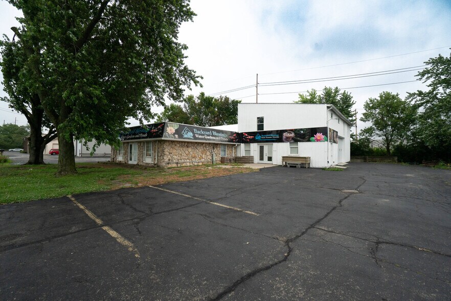 More Photos Of 8135 E 30th St, Indianapolis Light Manufacturing For Lease