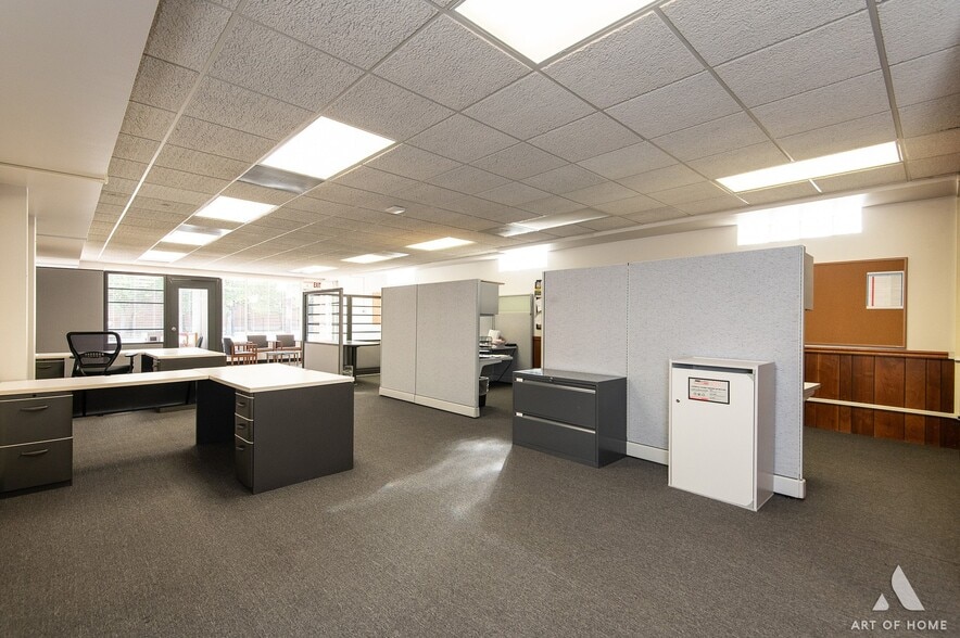 More Photos Of 7922 S Pulaski Rd, Chicago Office For Sale