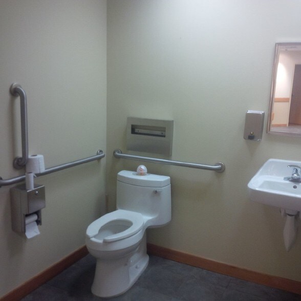More Photos Of 20696 Bond Rd NE, Poulsbo Medical For Lease