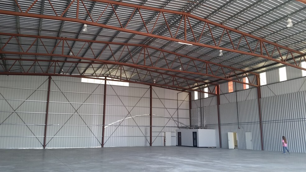 More Photos Of 1615 McKinley Ave, La Verne Airport For Lease