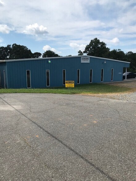 More Photos Of 444 Drake St, Statesville Warehouse For Lease