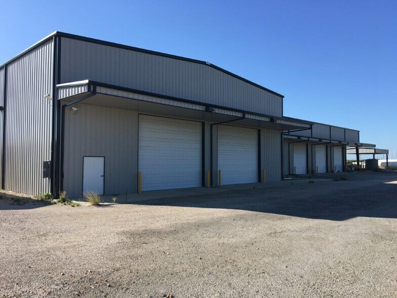 More Photos Of 12071 W Highway 85, Dilley Service For Sale