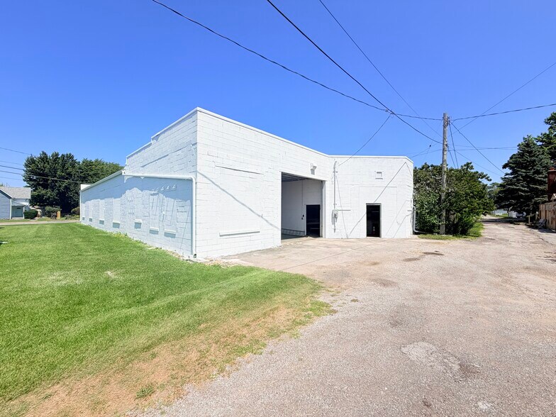 More Photos Of 513 Fremont Rd, Port Clinton Warehouse For Sale