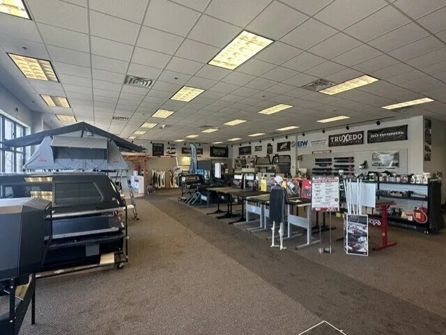More Photos Of 2409 E 10th St, Sioux Falls General Retail For Lease