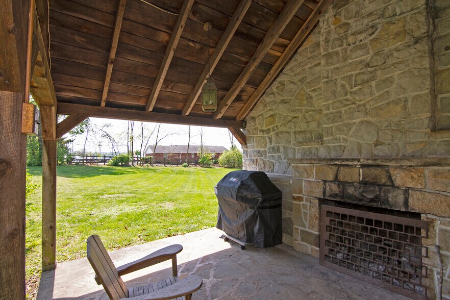 More Photos Of 8789 Seneca Trail South, Ronceverte Office For Sale