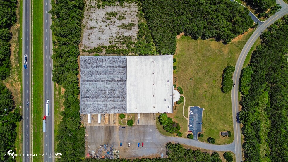More Photos Of 14290 Lochridge Blvd, Covington Distribution For Lease