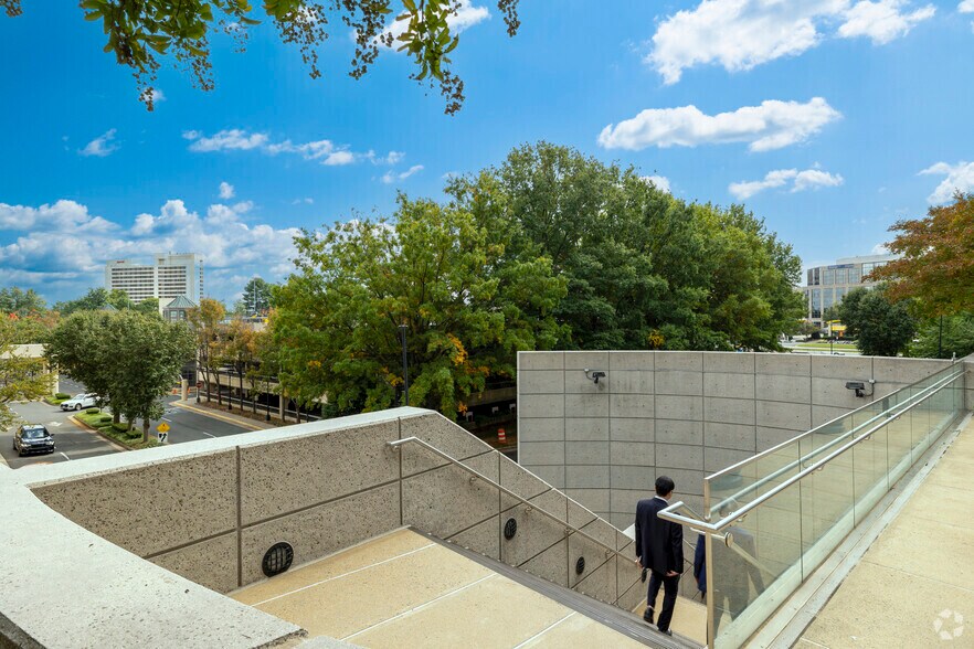 More Photos Of 1861 International Dr, Tysons Office For Lease