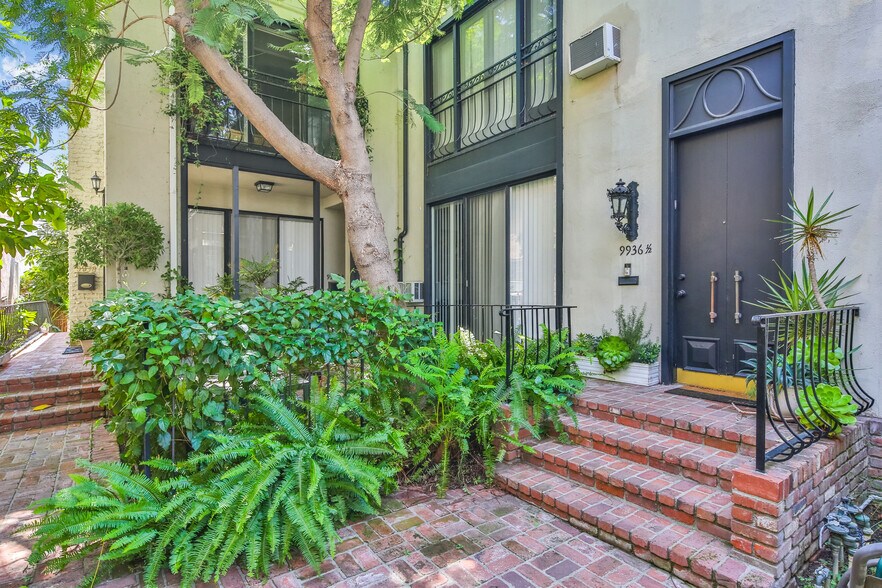 More Photos Of 9936 Robbins Dr, Beverly Hills Apartments For Sale